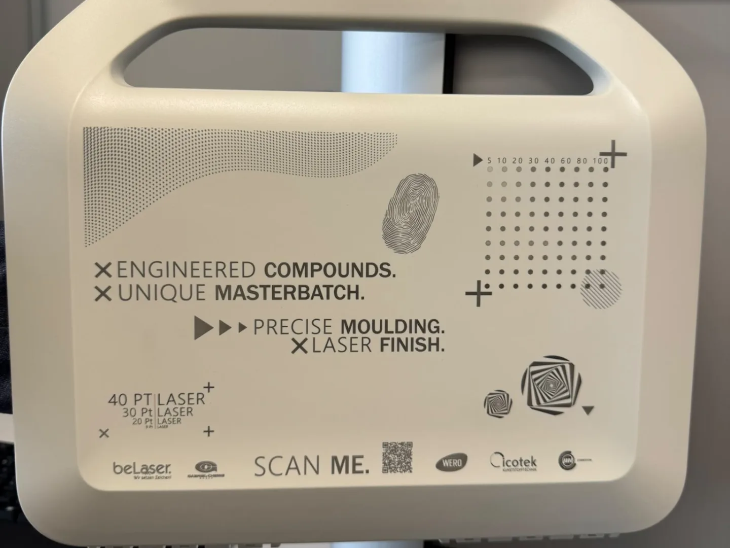 Lasermarkierter Kofferdeckel des WERO Smart Case